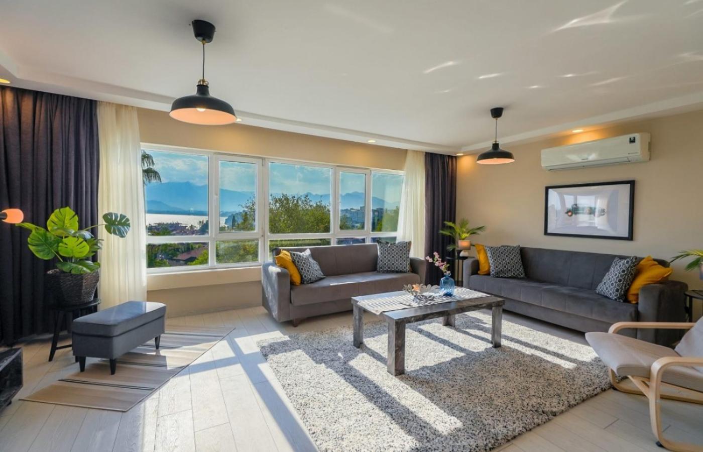 Chic Flat Near Hadrian's Gate Daire Antalya